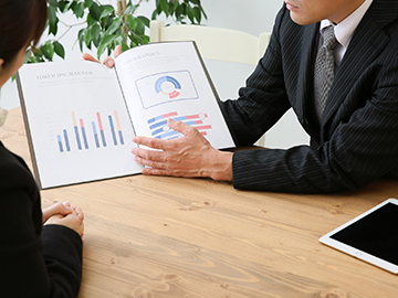 オークション会社で【海外営業】出張あり/未経験OK