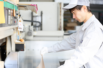 部品製造工程でのオペレーター業務
