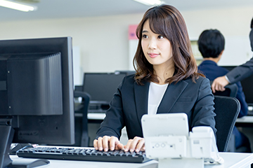 英語を使用した受発注・貿易事務／長期