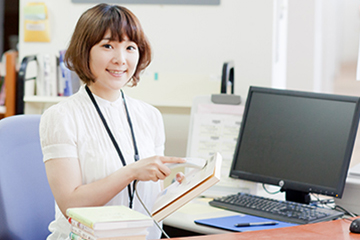 学内図書館での窓口業務他