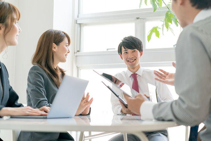 【2022年10月～2023年4月まで予定】平均年齢35歳程度！活気がある事務所で《国内特許事務》のオシゴト！ゆっくり10時出社×残業原則なし！女性が働きやすい環境◎【WEB登録面談実施中】