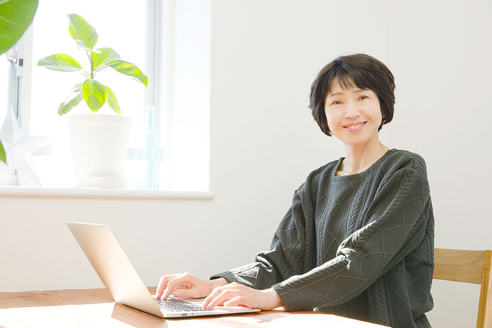 【即日～長期】在宅中心♪高時給2000円↑経験次第で週3×5H相談OK◎残業もなし！法務経験活かして働く！大手広告企業≪法務≫【WEB登録面談実施中】

