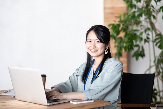 【即日~長期】雇用切替の可能性もアリ!高時給1800円*服装自由!週4日~ご相談OK♪監査法人≪税務会計≫【WEB登録面談実施中】