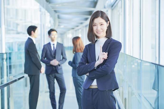 【正社員】＼未経験OK／英語スキル活かして未経験から弁護士秘書！大手法律事務所で働く！年収370万～500万円！賞与2ヶ月分◎残業代別途全額支給！≪弁護士秘書≫【WEB登録面談実施中】