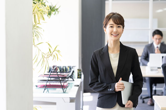【即日～長期】＼直接雇用の可能性もアリ／週4日×6H～OK◎朝はゆっくり10時出社★日次経理×英語読解力があれば応募可能★グローバルな職場環境＊自動車部品メーカー≪経理事務≫【WEB登録面談実施中】