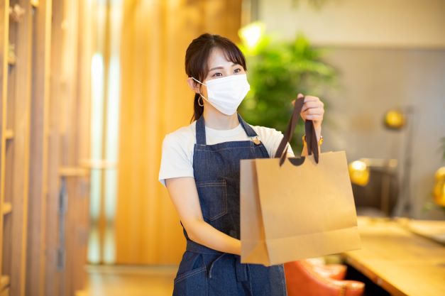 名古屋　百貨店での販売・レジ打ち