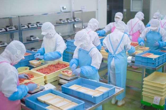 浦添市　お惣菜の製造工場内スタッフ