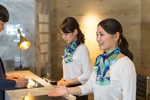 羽田空港 / 国際線ラウンジでの受付業務
