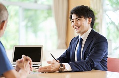契約社員への人材紹介　来店型保険ショップスタッフ