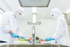 ★嘉手納基地内　小学校での給食調理補助スタッフ