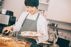 ★キャンプフォスター内　サンドイッチ屋さん販売・調理補助