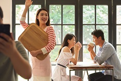 ★キャンプハンセン　短期　レストランスタッフ