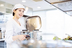 ★嘉手納基地内　学食での調理補助スタッフ