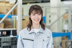 寝具マットレスの梱包作業