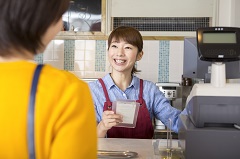 羽田空港内お土産コーナー　焼き菓子専門店での接客販売