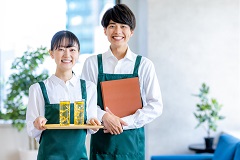 ★嘉手納基地　サンドウィッチ店の販売スタッフ