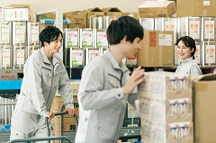 夜勤　通販倉庫内で仕分け作業