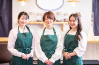 キャンプハンセン　レストランホールスタッフ