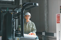 お出汁工場　フォークリフト作業