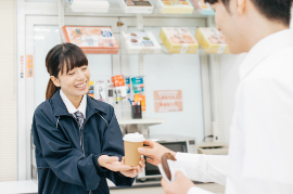 キャンプフォスター コンビニ兼ガソリンスタンドスタッフ