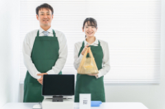 嘉手納基地　コンビニレジスタッフ