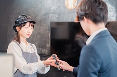 普天間基地　映画館 兼 ピザ屋さん 店舗スタッフ