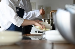キャンプ フォスター(北谷町) レストラン 洗い場スタッフ