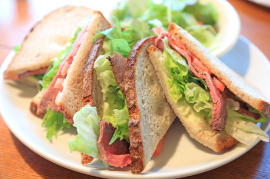 ステーキサンドウィッチ店　調理・販売スタッフ