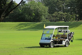 うるま市ゴルフ施設内　移動販売スタッフ