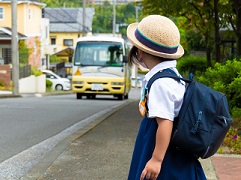 嘉手納基地内　学童送迎ドライバー