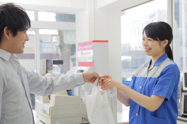 キャンプハンセン コンビニ 店舗スタッフ【接客販売・商品補充】