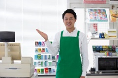 米軍基地キャンプ フォスター コンビニスタッフ (レジ、商品補充など)