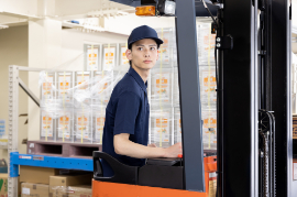 フォークリフト ドラッグストア商品倉庫業務