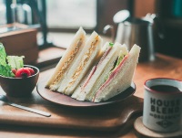 普天間基地　サンドウィッチ屋さん販売スタッフ