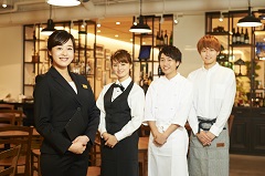 ホテル内レストラン　ホール業務