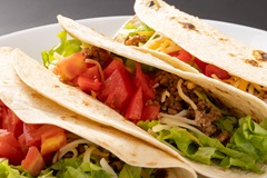 嘉手納基地 メキシカンファストフード (調理・販売スタッフ)