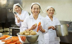 岩国米軍基地　学童での調理補助スタッフ