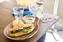 米軍基地内ゴルフコース併設 カフェスタッフ