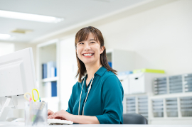 百貨店内の営業事務