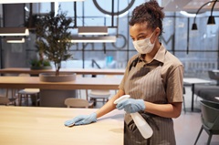 キャンプフォスター　フードコート内清掃スタッフ