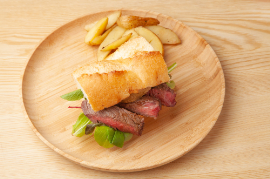 米軍基地内ゴルフコース内パーラーでの 簡単調理&接客販売スタッフ