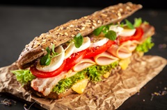 嘉手納基地フードコート内 サンドウィッチ店スタッフ