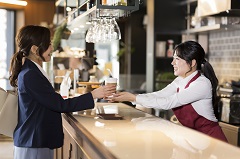 嘉手納基地　ショッピングモール内＊コーヒーショップ バリスタのお仕事！