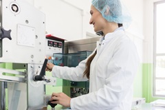 深夜手当有　機械オペレーター業務