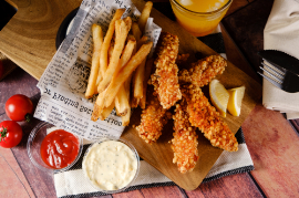 嘉手納基地　フードコート内チキン屋さん販売スタッフ