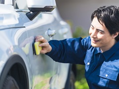 大手自動車ディーラー店　洗車スタッフ