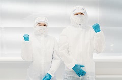 ＼社員食堂あり！／簡単な化粧品のライン作業