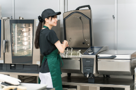 嘉手納基地　テイクアウト専門店 キッチンスタッフ