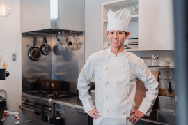 米軍基地キャンプ キンザー内　レストラン調理スタッフ