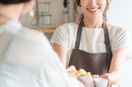 ＼キャンプフォスター★ステーキサンドウィッチ店／ 接客＆調理スタッフ大募集！